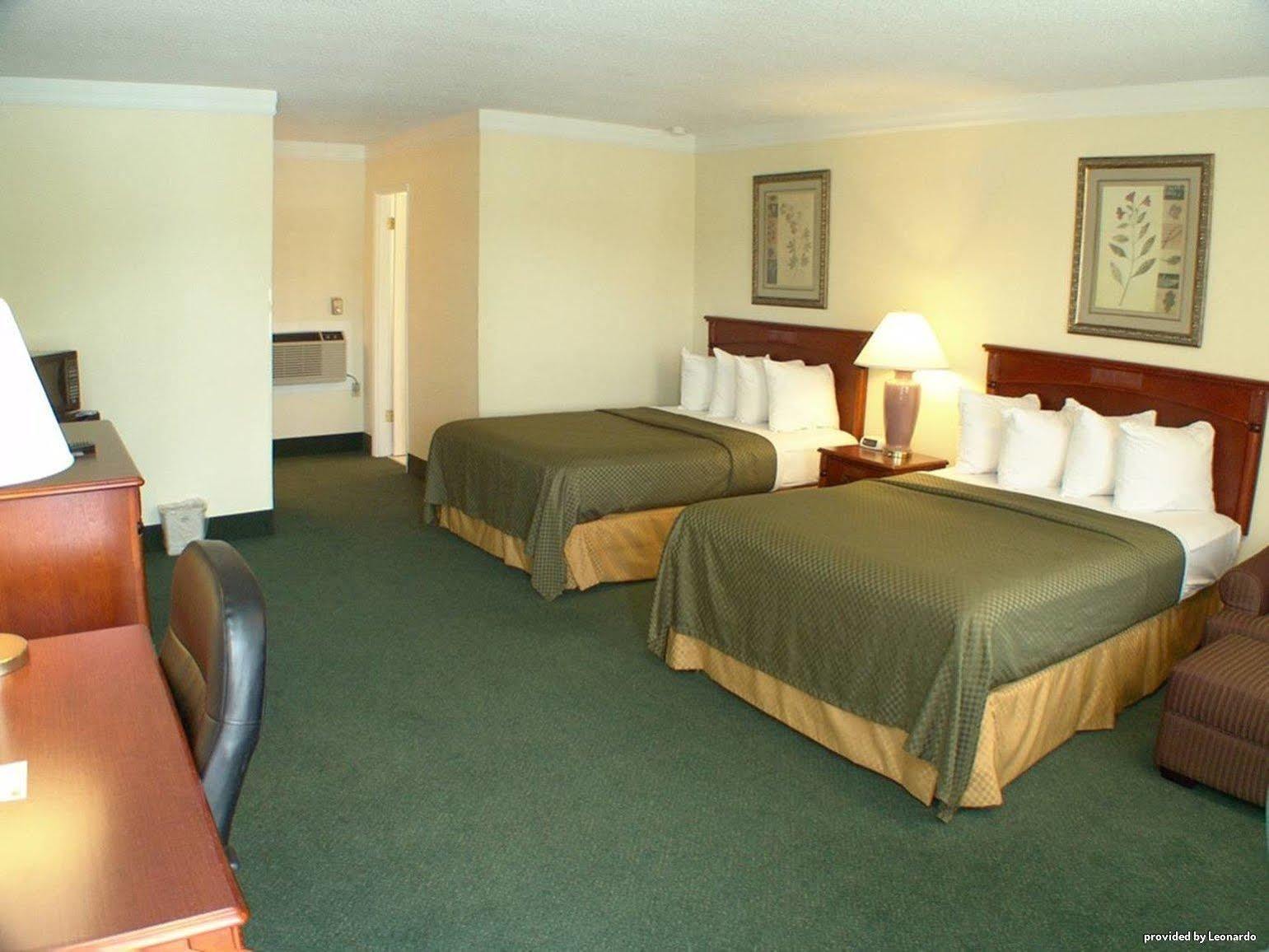 Western Garden Hotel 3*